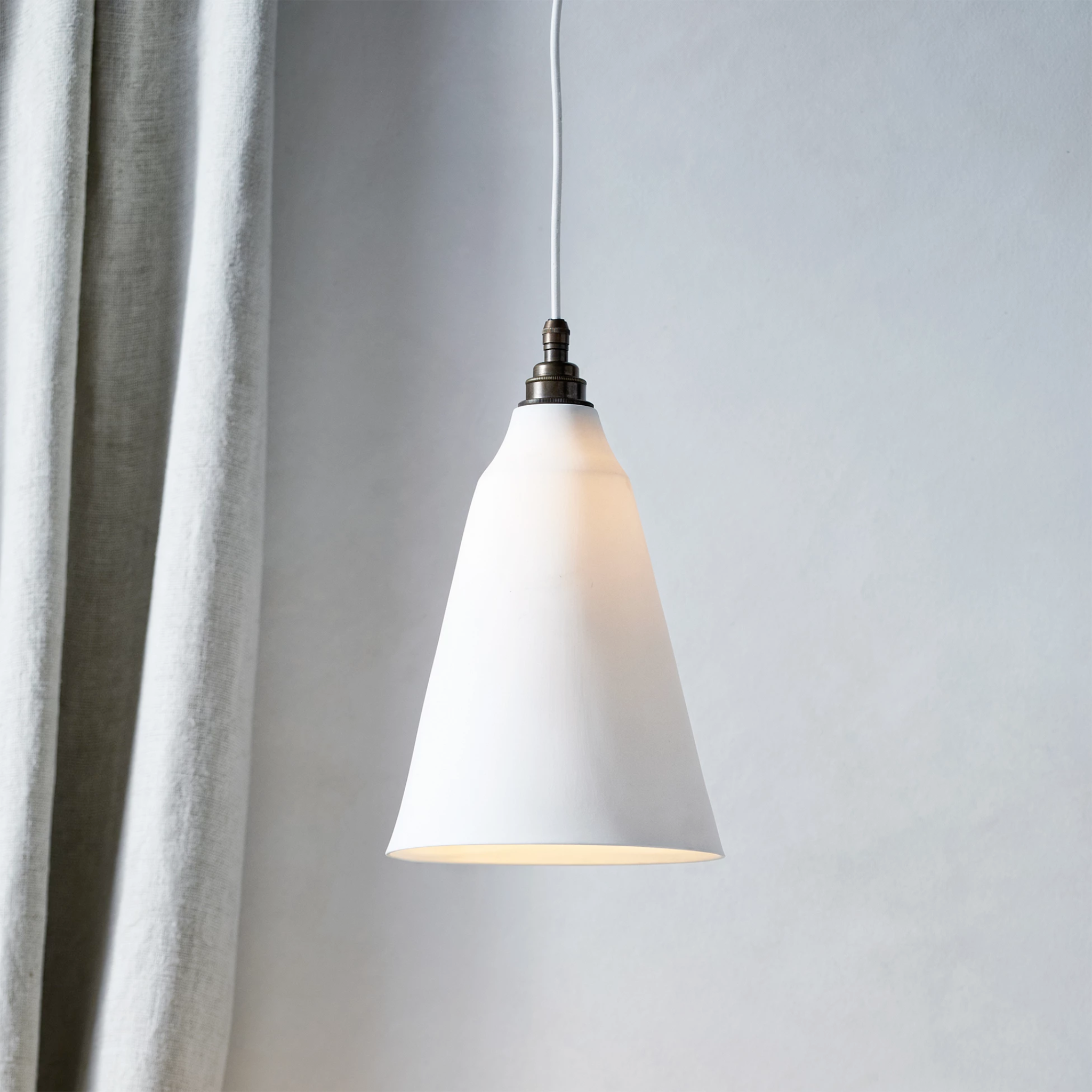 Chatterley White Pendant