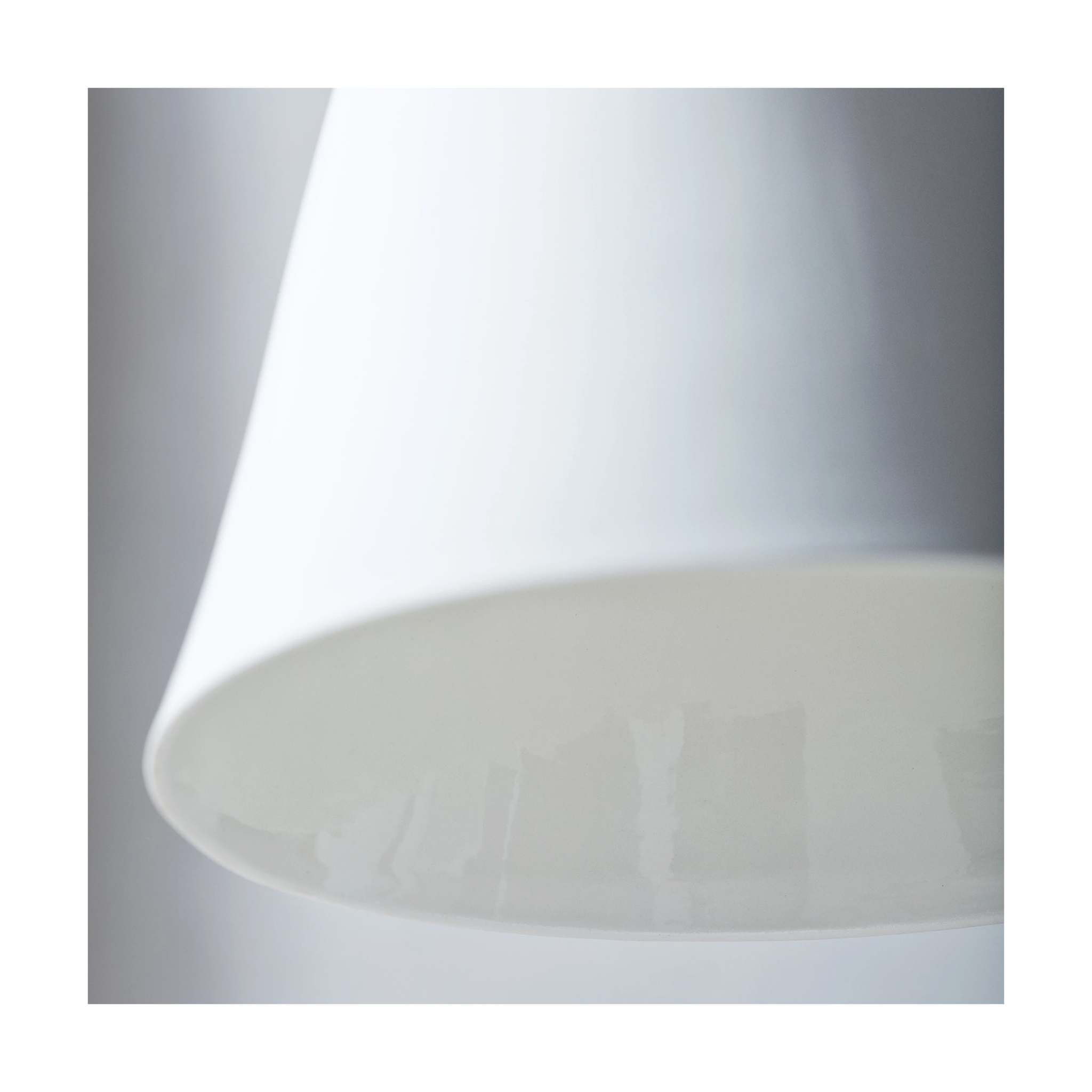 Chatterley White Pendant