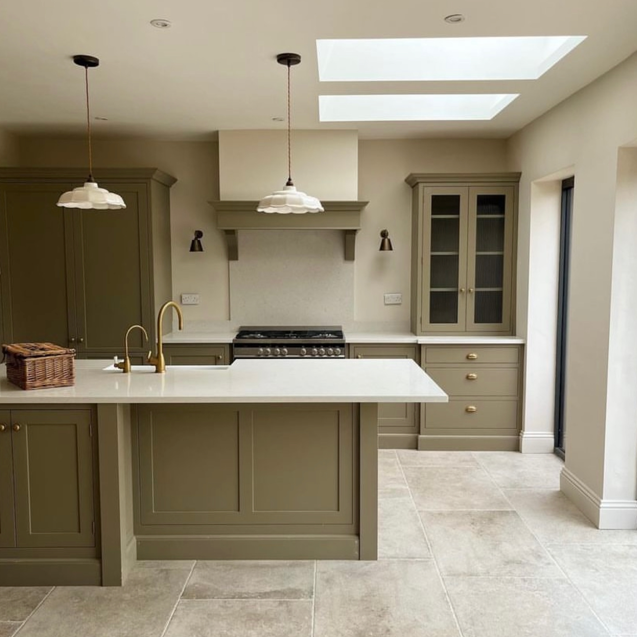 Avalon Delft Hand-painted Trim Pendant