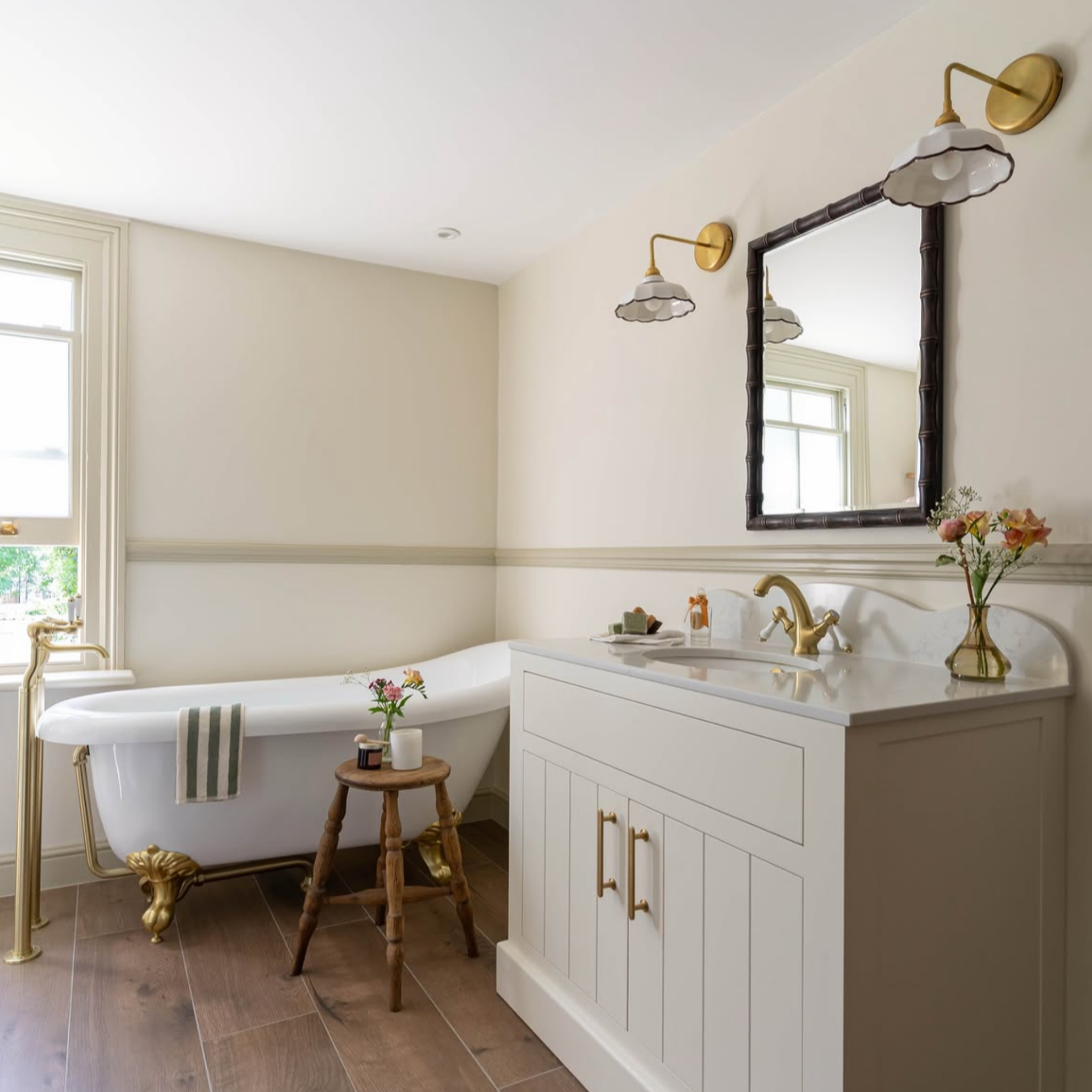 BATHROOM Black Avalon Hand-painted Trim Wall Light