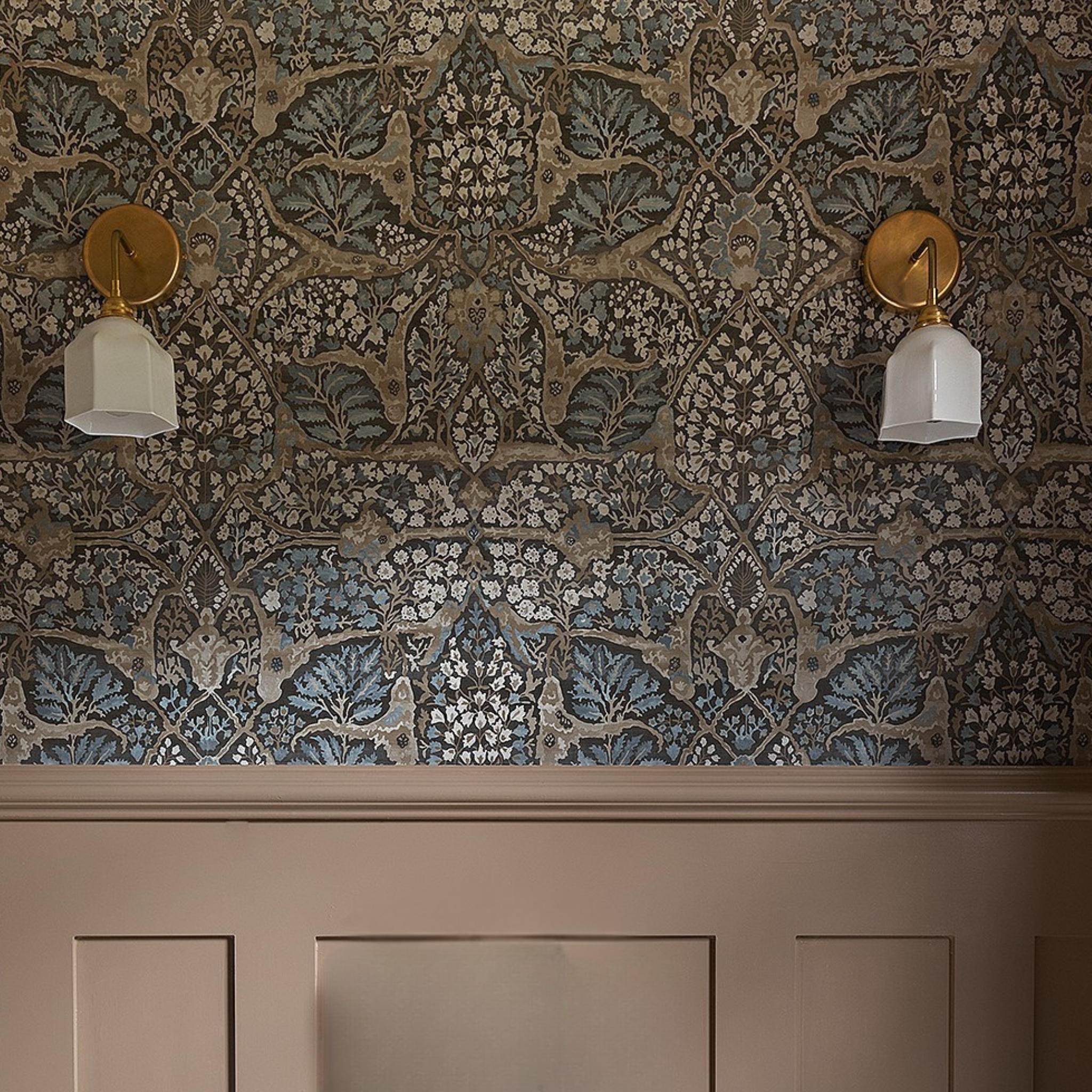 Raglan White Wall Light