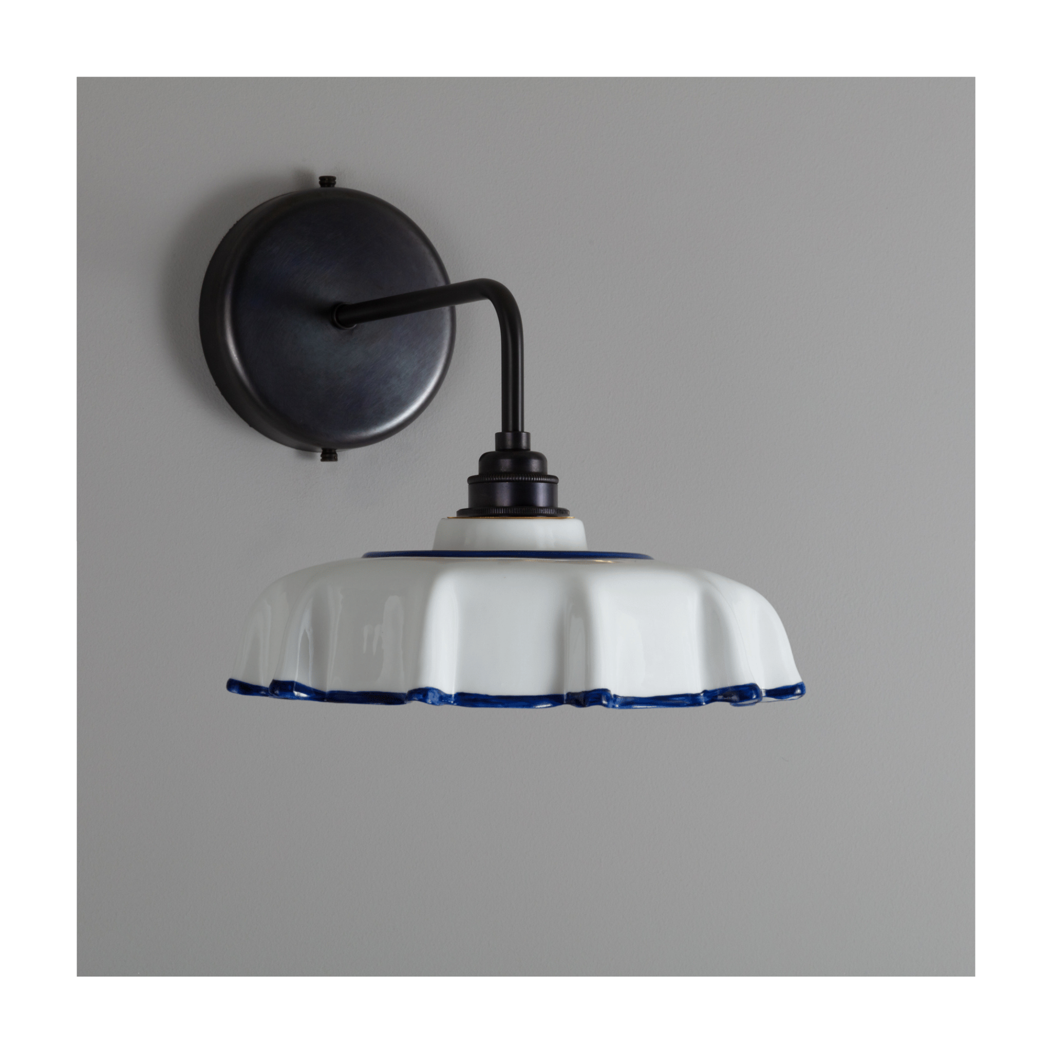 BATHROOM Delft Campbell Hand-painted Trim Wall Light