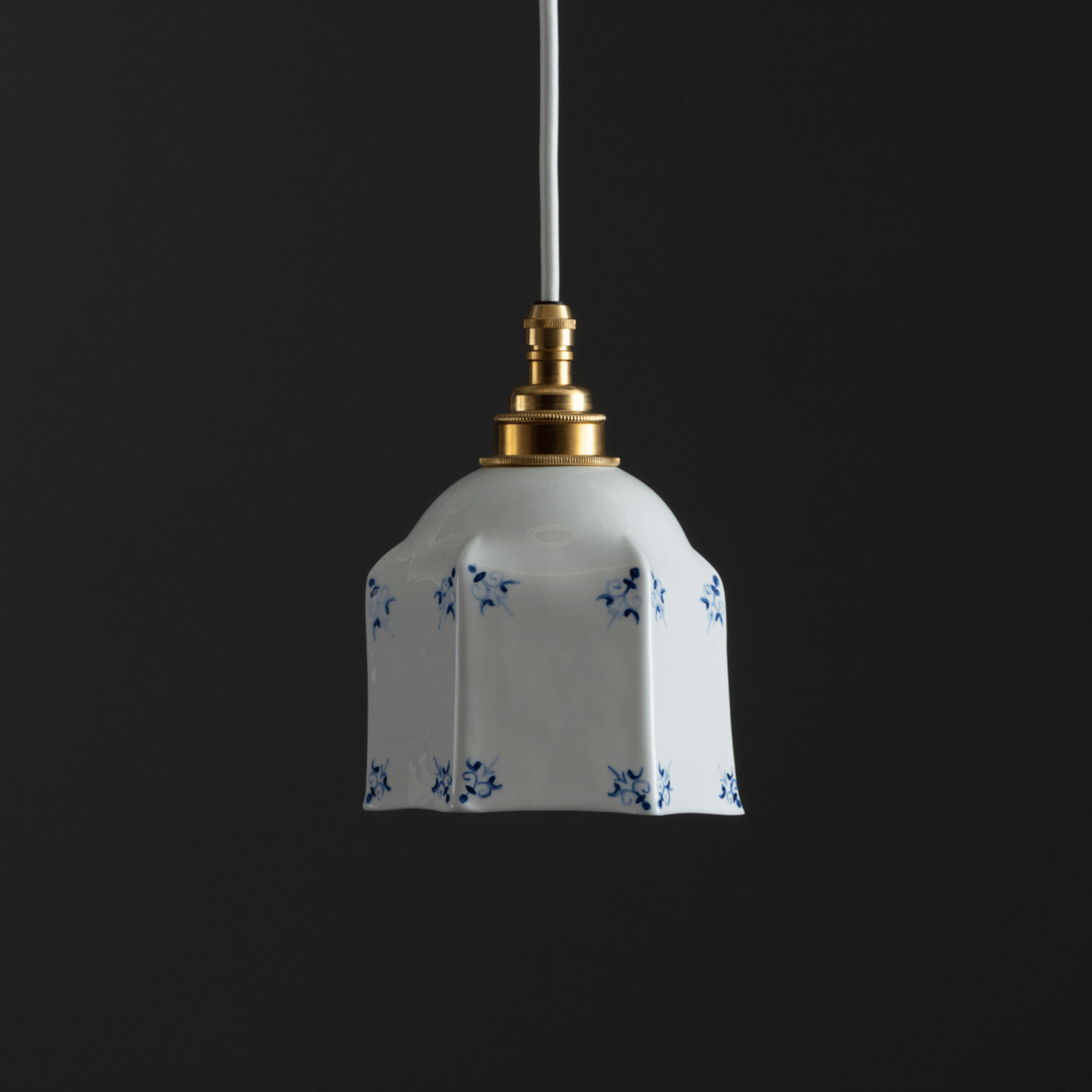 Raglan Pendant with Delft Hand-Painted Motif