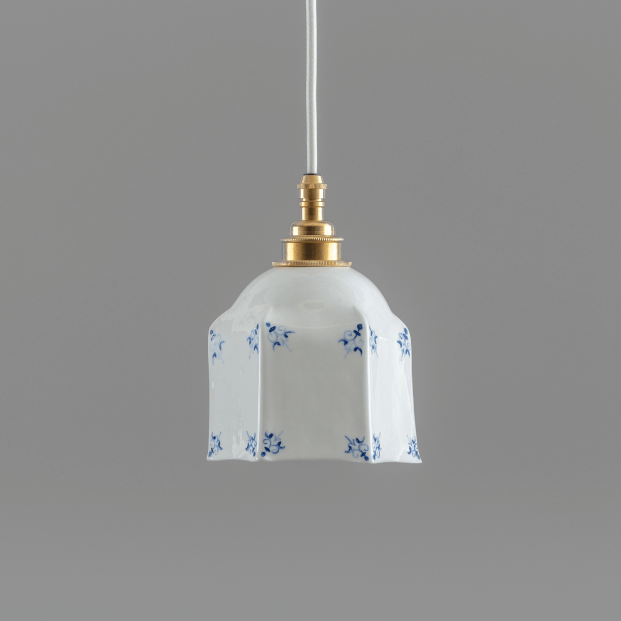 Raglan Pendant with Delft Hand-Painted Motif